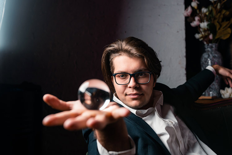 Seeing the Best Astrologer